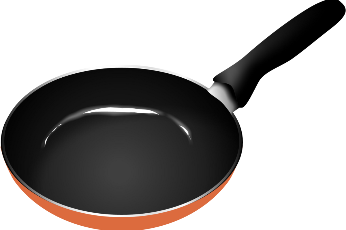 Panela em aço cirúrgico com tampa de vidro transparente sobre uma bancada de cozinha. 